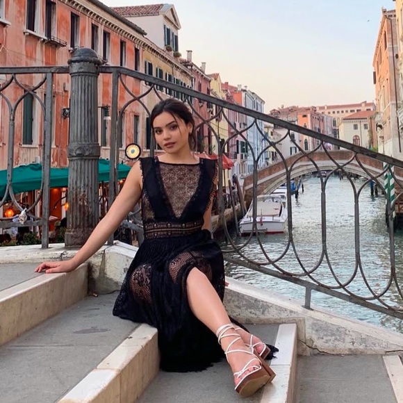 Elegant Black Lace Dress - Picture 1 of 5